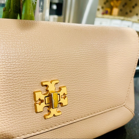 Tory Burch Sand Kira Envelope Clutch - Picture 13 of 14
